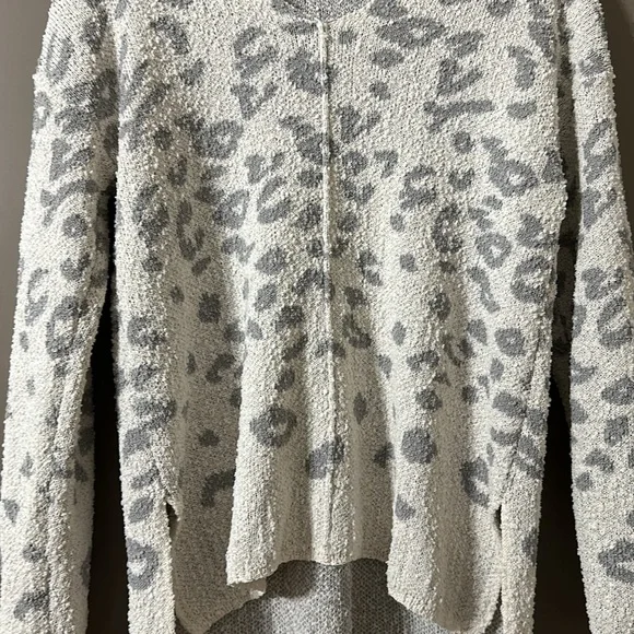 Women’s Knox Rose Sweater Size S animal print,cozy sweater! Excellent condition! - Picture 2 of 5